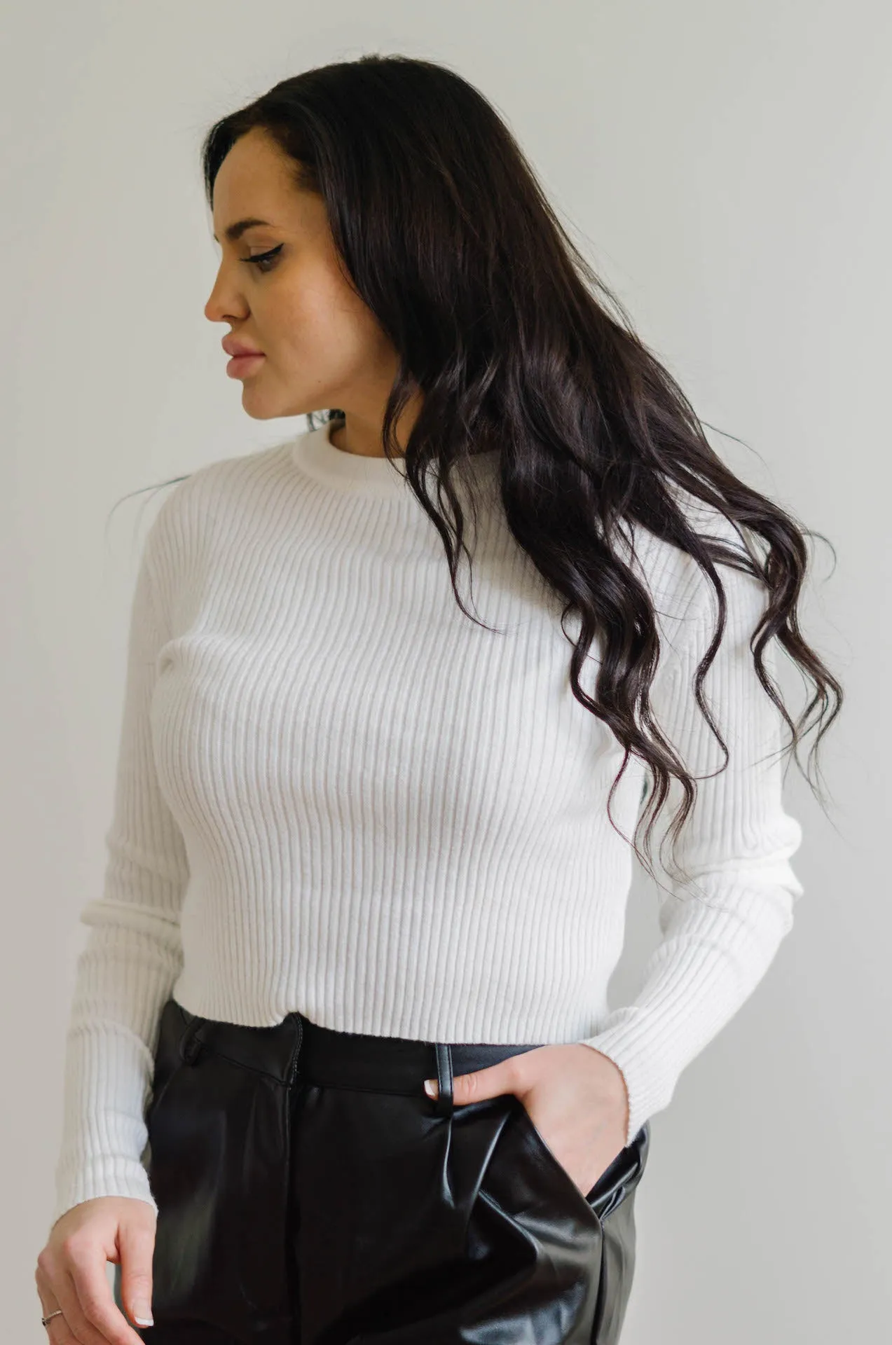 Fitted Ribbed Crew Neck Sweater - White